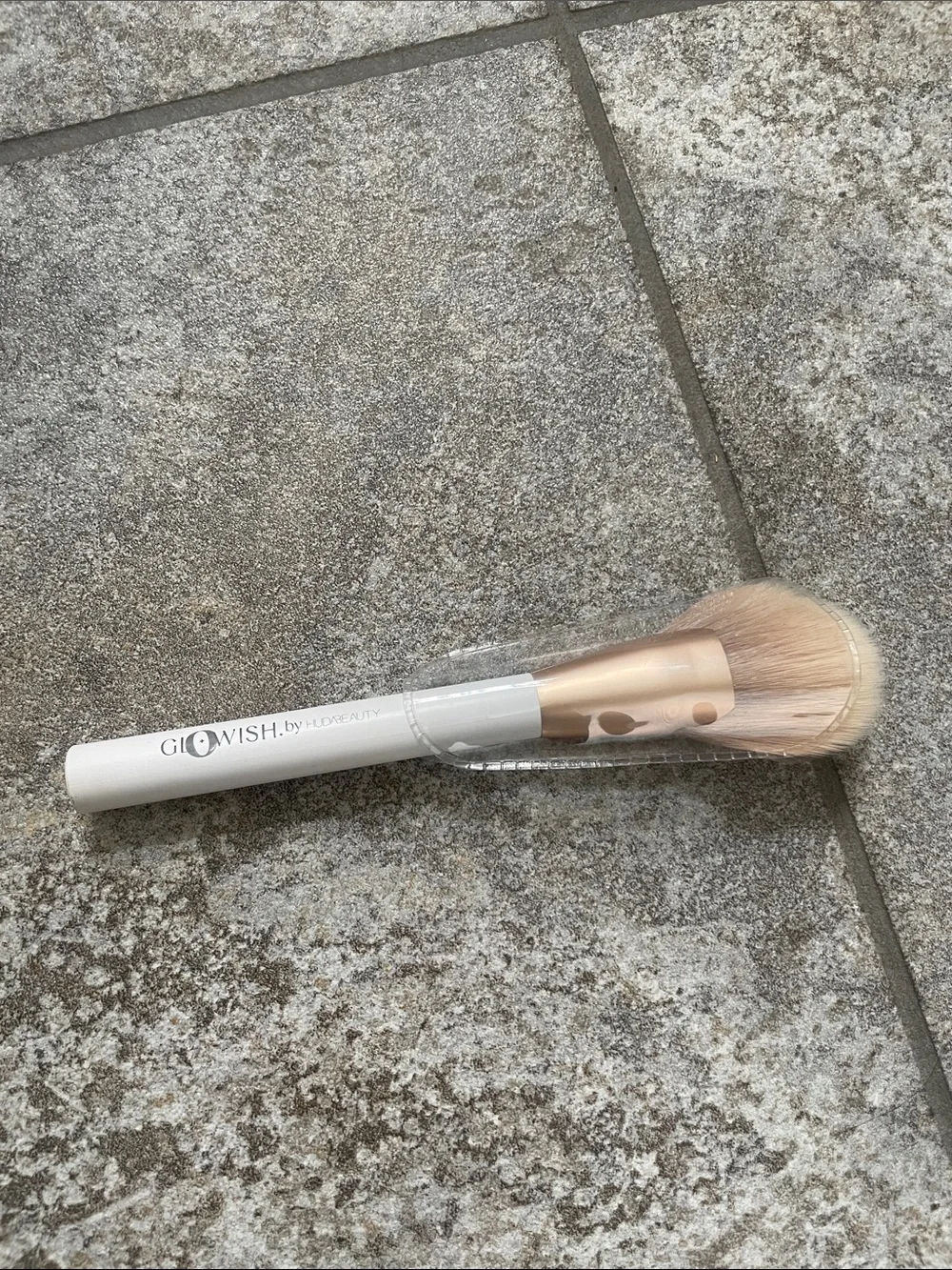 Huda beauty airbrush finish face brush